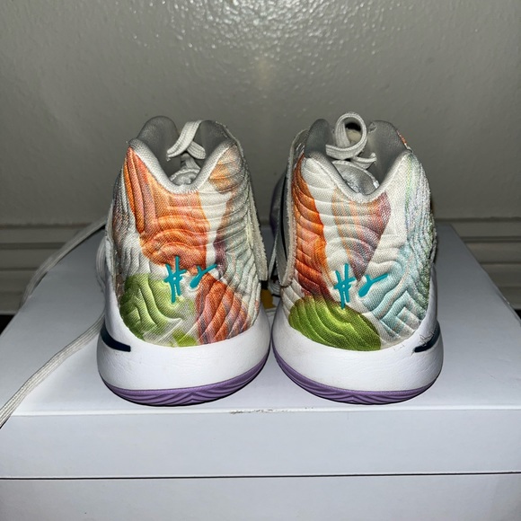 Nike Kyrie 2 Easter - Spring Pastels Basketball Shoes - Picture 2 of 6